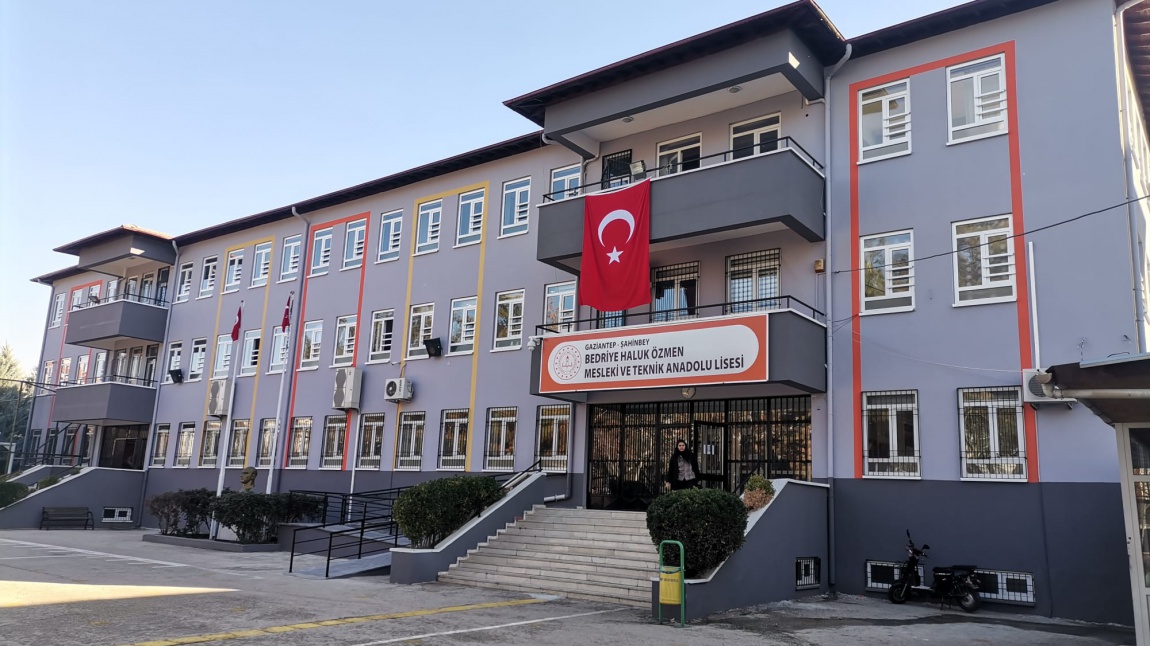 Bedriye-Haluk Özmen Mesleki ve Teknik Anadolu Lisesi Fotoğrafı