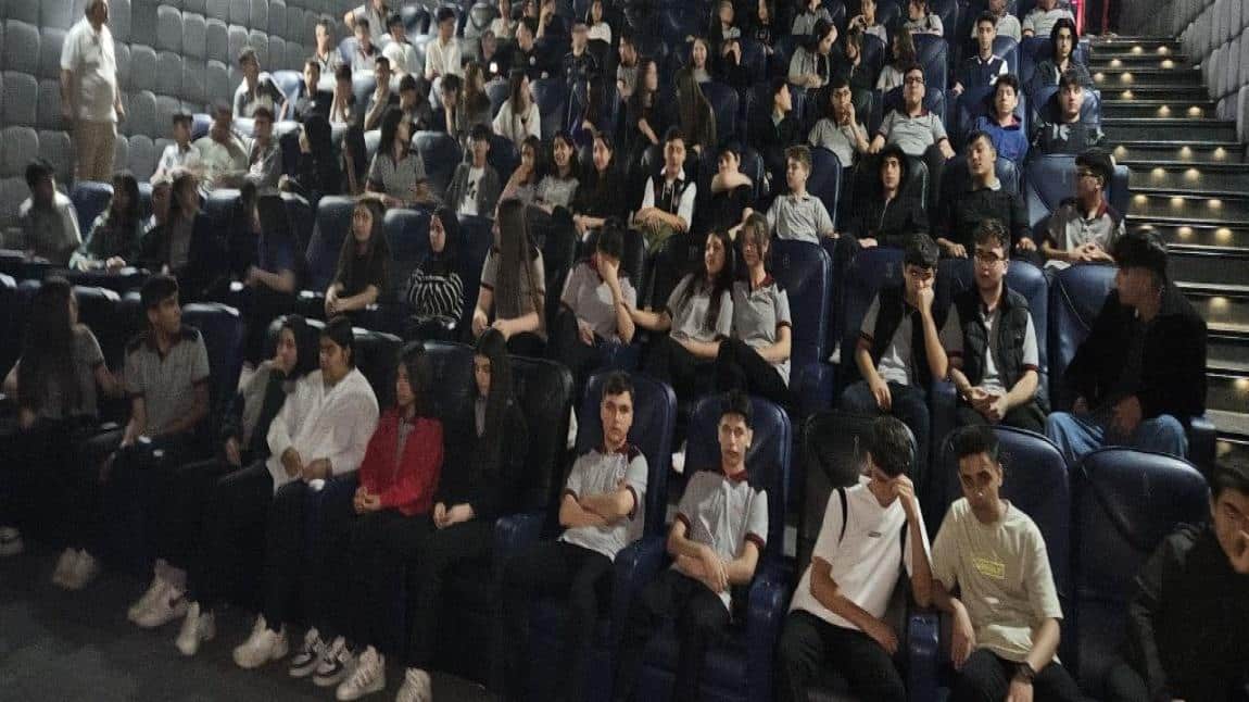 Öğrencilerimizle sinemadaydık